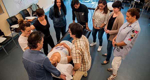 CP Atenció Sociosanitària a persones dependents en institucions socials CP Atenció Sociosanitària a persones dependents en institucions socials