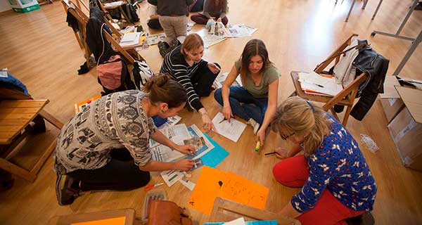 Aprenentatge i servei comunitari als centres educatius